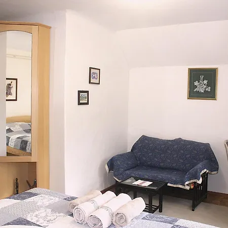 Smještaj na farmi Homestead Zatrnik Near